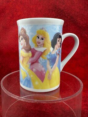 WALT DISNEY 7 PRINCESS COFFEE CERAMIC MUG CUP 2010 DISNEYLAND, WHITE